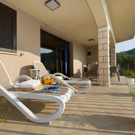 Portus Mikulina Oasis Sunset Σπίτι διακοπών